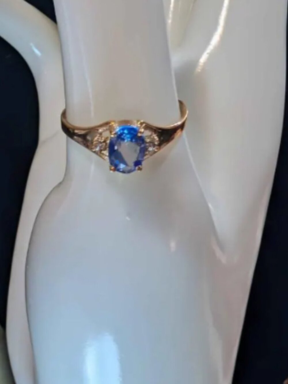 Blue Sapphire-ceylan w/ 2 brilliant cut Diamonds Vintage 10K Yellow Gold Ring